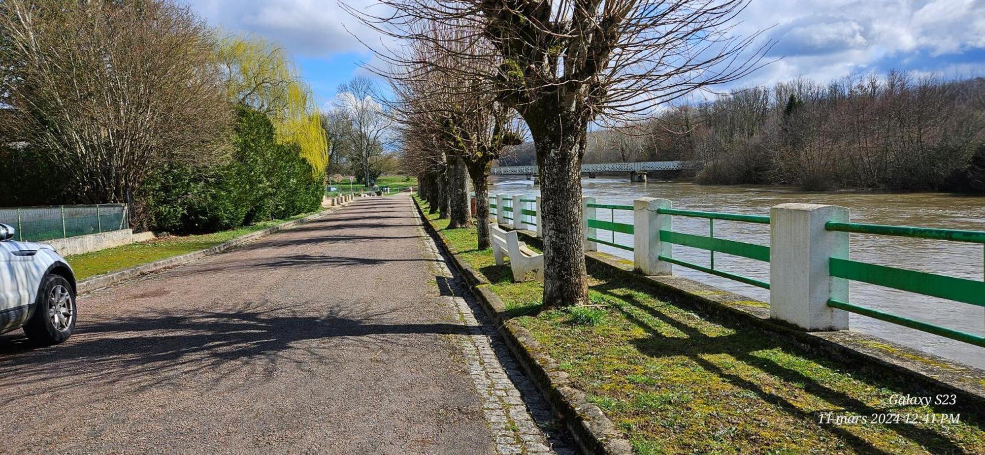 Pavillon Avec Jardin Clos Au Bord De L'Yonne Coulanges-sur-Yonne Экстерьер фото